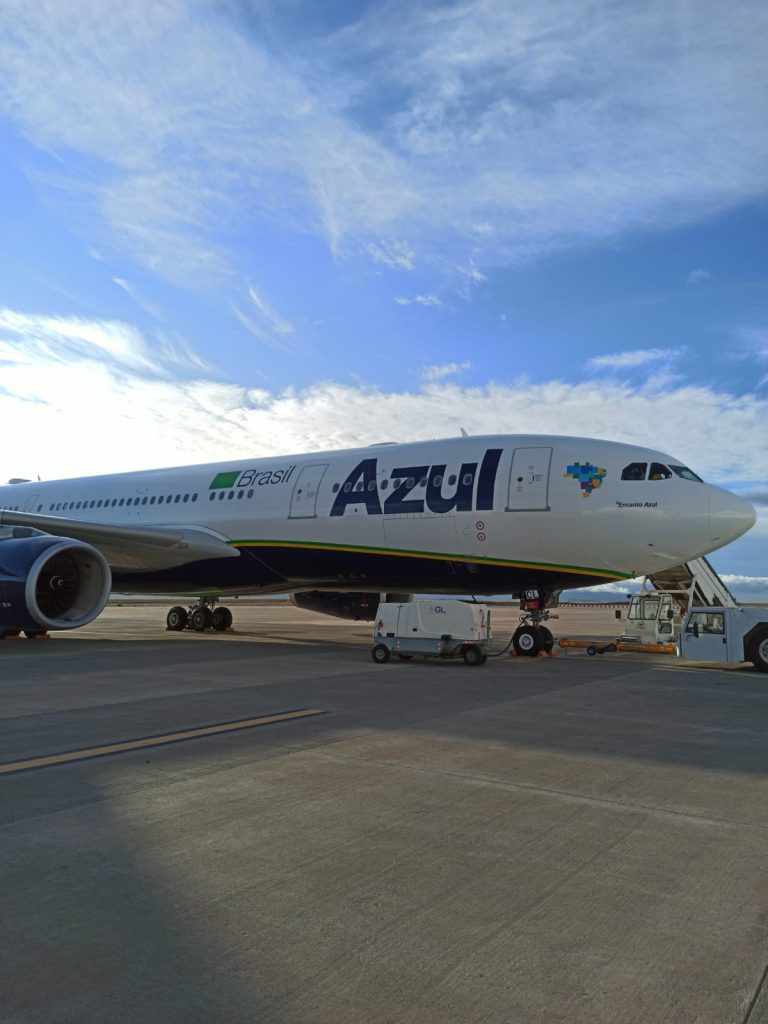 Descubra as vantagens de voar com a Azul. A nova aeronave Airbus A330-200 oferece conforto, serviço de bordo internacional e rotas incríveis.